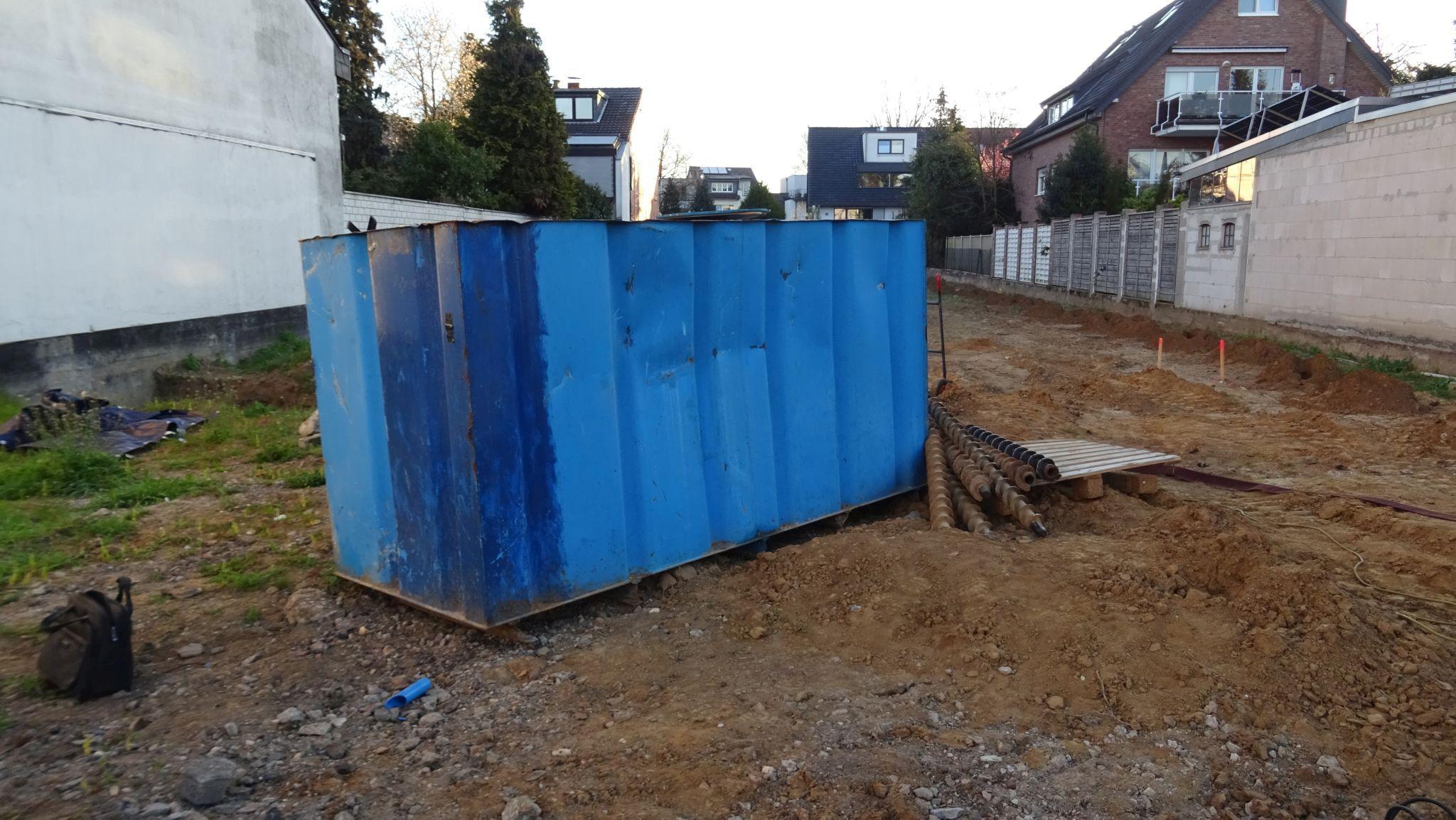 Heizöltank mit Restmedien auf Baustelle in Köln-Deutz